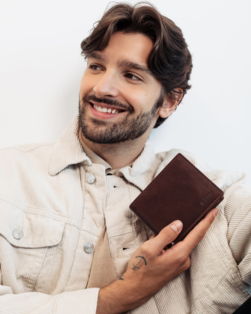 Praktyczny skórzany portfel T398