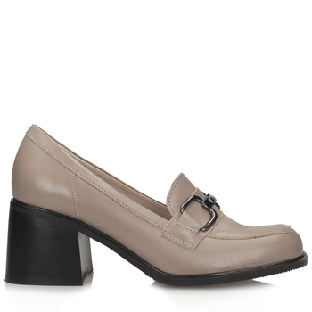 Beżowe mokasyny damskie na obcasie Ryłko 6XR31