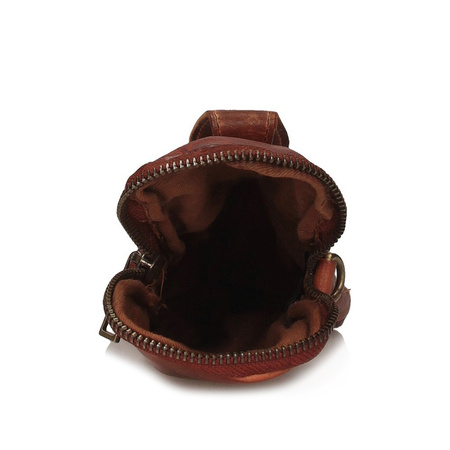 Mała saszetka z ozdobnymi nitami 054